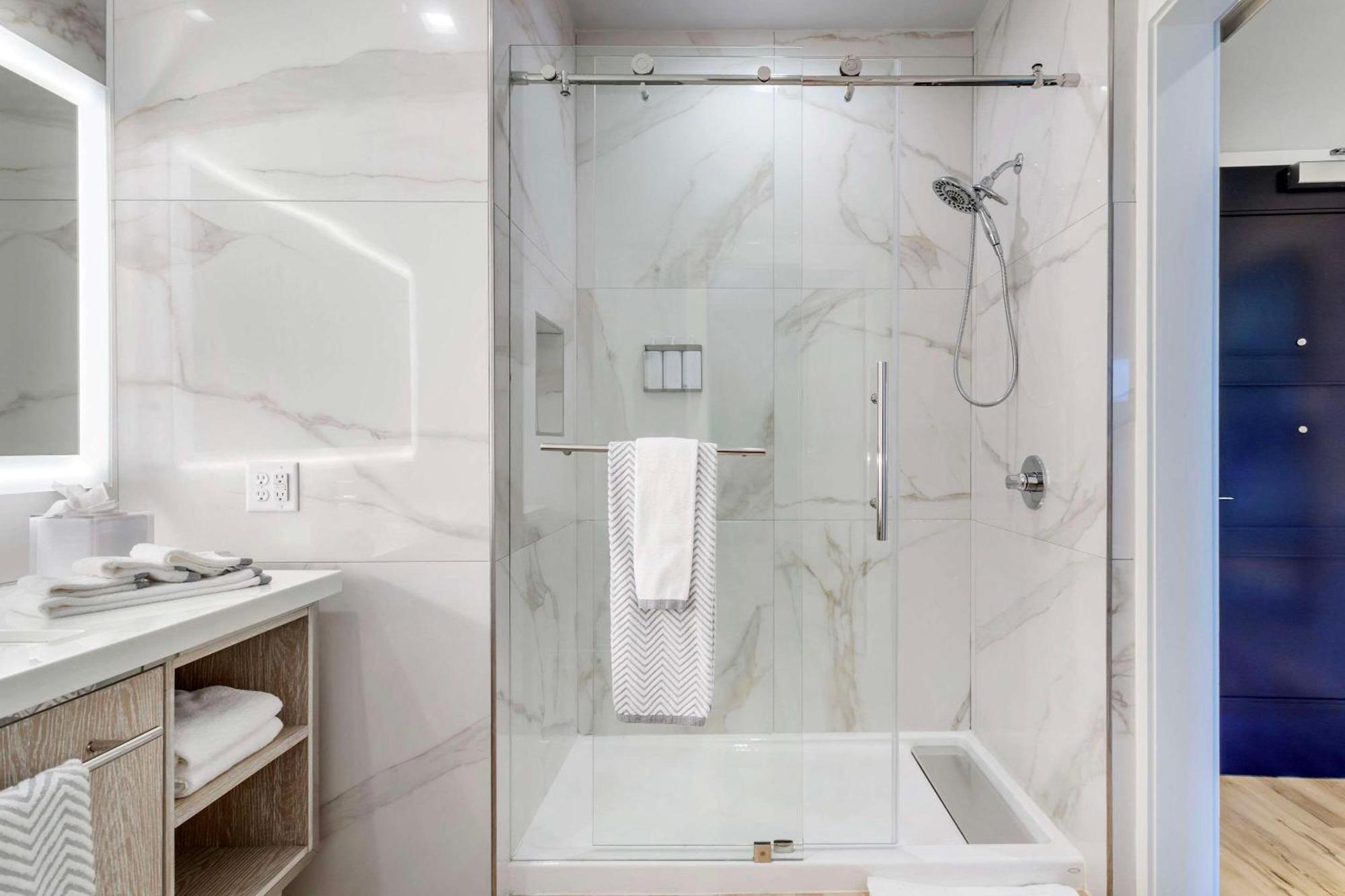 Cambria Hotel Waco University Riverfront المظهر الخارجي الصورة