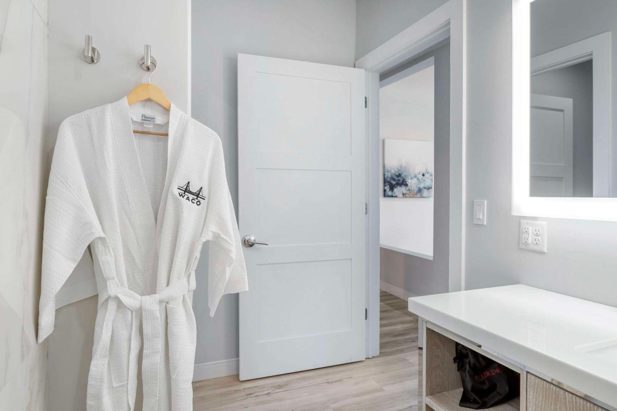 Cambria Hotel Waco University Riverfront المظهر الخارجي الصورة